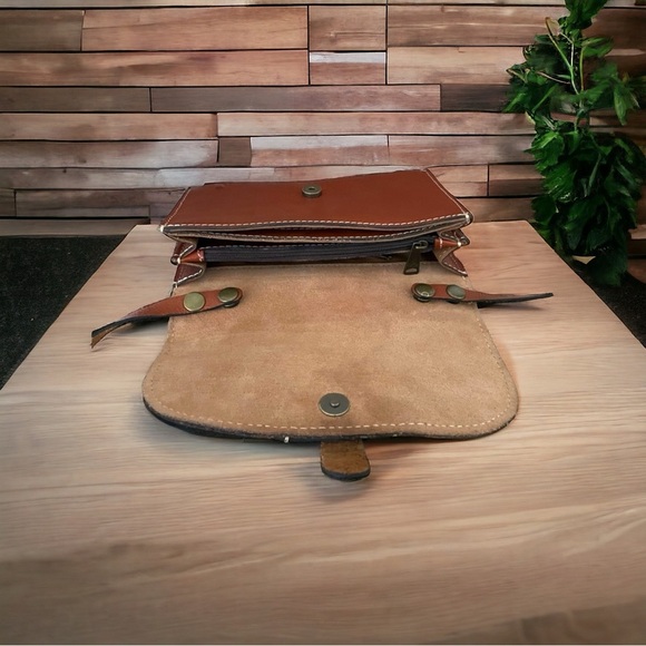 Patricia Nash 'Torri' Leather Crossbody Bag EUC - Picture 3 of 6